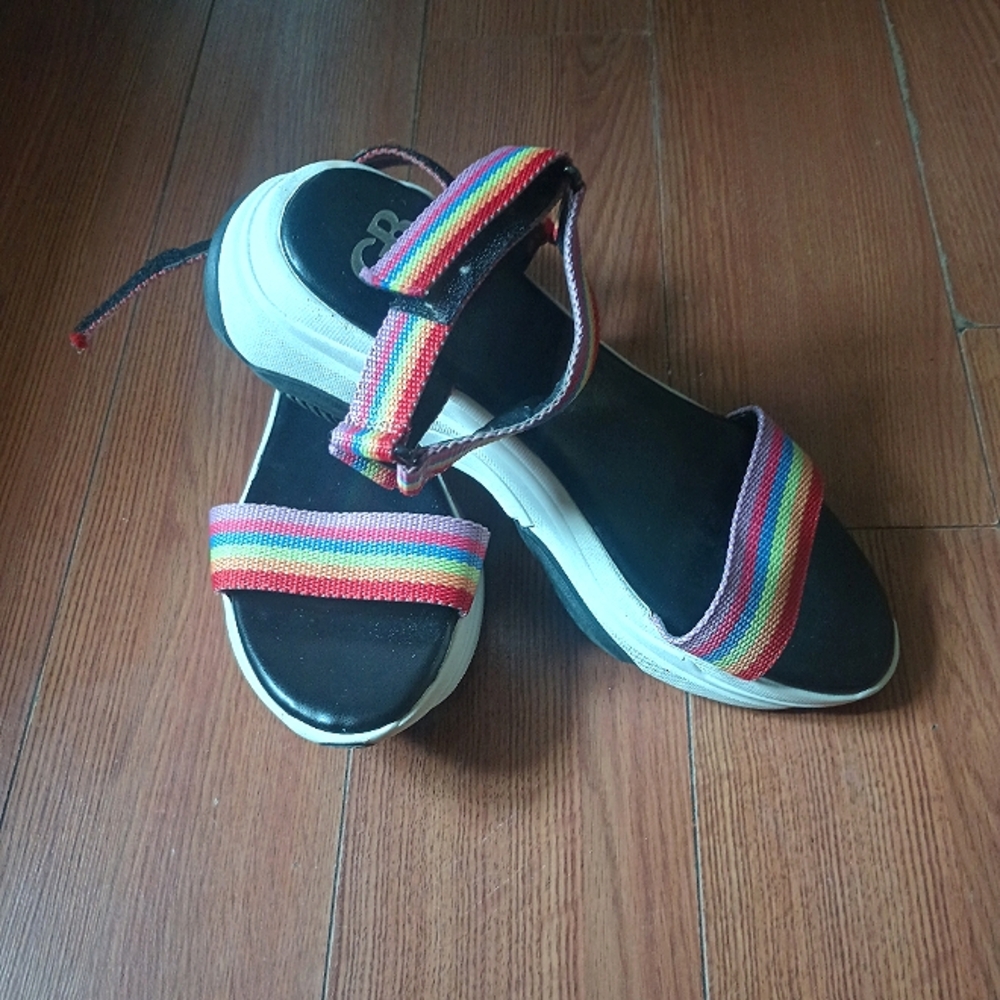 NWOT Gianni Bini Straight Fire Rainbow Strappy Sandals Size 8.5